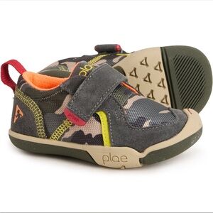 Plae Camo Sneakers. Gray and Orange